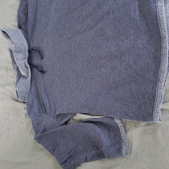 Women's top - Picture 3 of 5